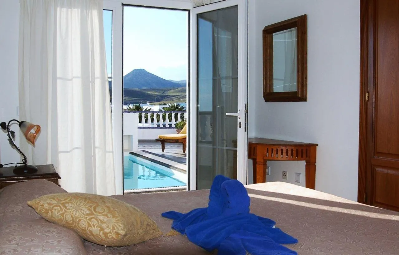 Villas del Mar Viña y Cabrera Puerto Calero España