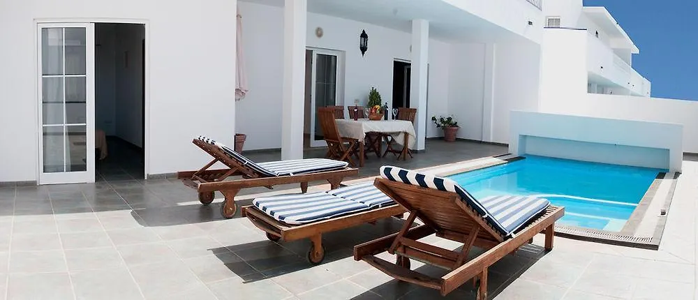 Villas del Mar Viña y Cabrera Puerto Calero 0*,  España