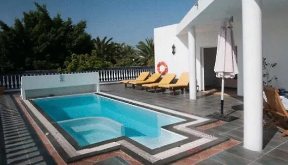 Villas del Mar Viña y Cabrera Puerto Calero España